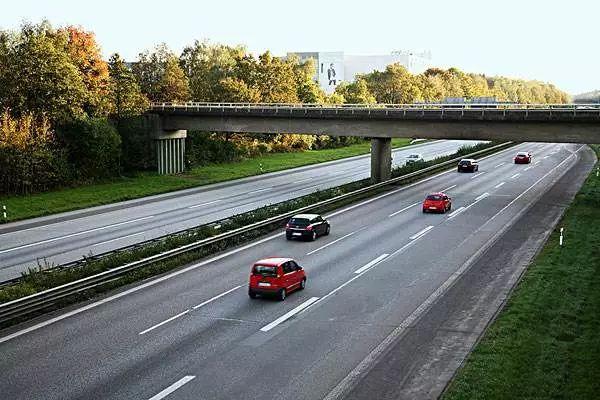 交通运输部：试点取消省际高速公路收费站