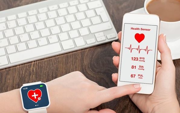一封检举信、一篇报导，揭发美女CEO「一滴血」的医疗骗局！